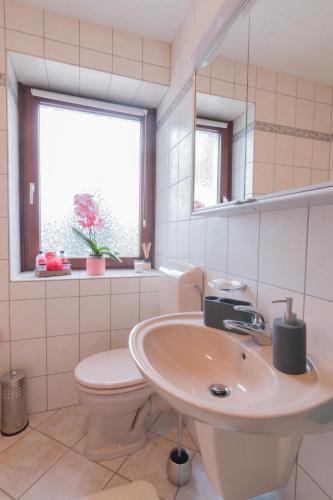 Ένα μπάνιο στο Ferienwohnung Ulrike