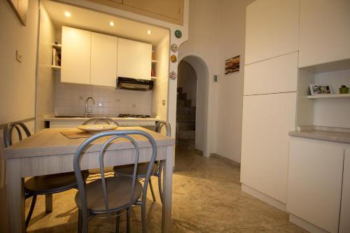 a kitchen with a table and chairs in a room at Zifina in Cetara