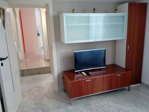 a living room with a television on a wooden cabinet at Zifina in Cetara