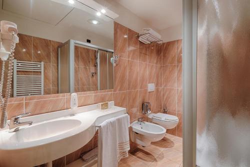 Continental Urban Art Hotelにあるバスルーム