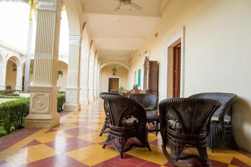 a hallway with chairs and a table in a building at Hotel la Perla Leon in León