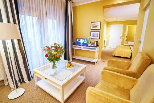 TV a/nebo společenská místnost v ubytování Saillant Hotel Gulpenerland - Auping Hotel Partner