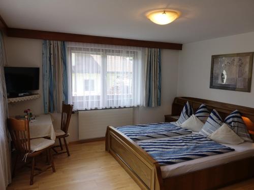 
Ein Bett oder Betten in einem Zimmer der Unterkunft Gästehaus Margareta
