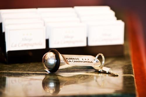 a bottle of wine sitting on top of a table at Hotel La Campagnola in Fucecchio