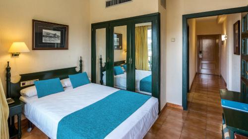 Katil atau katil-katil dalam bilik di BLUESEA Costa Jardin & Spa