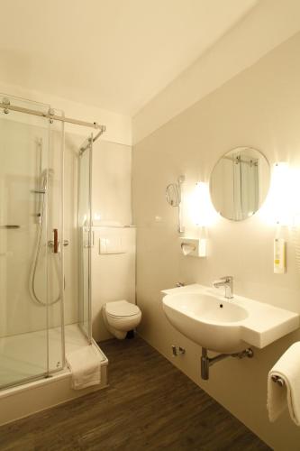 Un baño de Arthotel ANA Eden