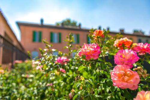 a bush of pink flowers in front of a building at Tenuta La Fiscala in Alessandria