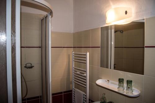 Restaurace A Penzion Garnet tesisinde bir banyo