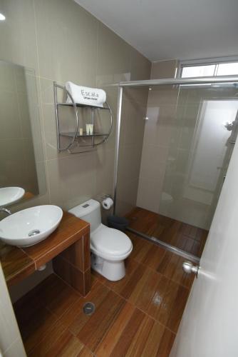 a bathroom with a toilet and a sink and a shower at Escala Urban Hotel in Chiclayo