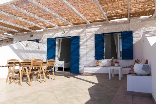 Gallery image of Armadoros Hotel / Ios Backpackers in Ios Chora