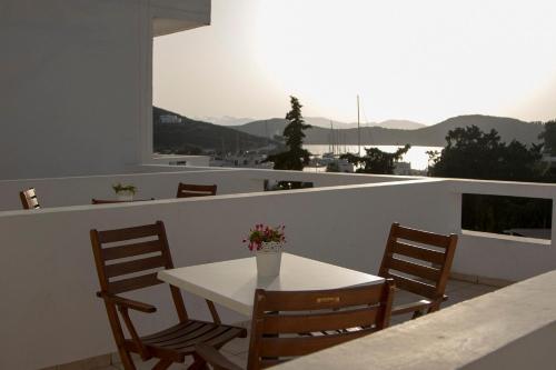 Gallery image of Armadoros Hotel / Ios Backpackers in Ios Chora