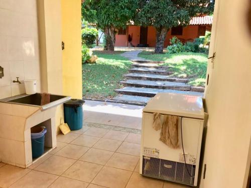 a kitchen with a box sitting on the floor at Margem da Lagoa Santa in Lagoa Santa