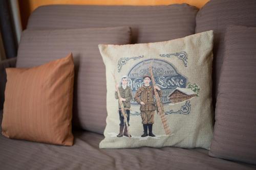 a pillow with a picture of two people on it on a couch at Hotel Edelweiss Superior in Mürren
