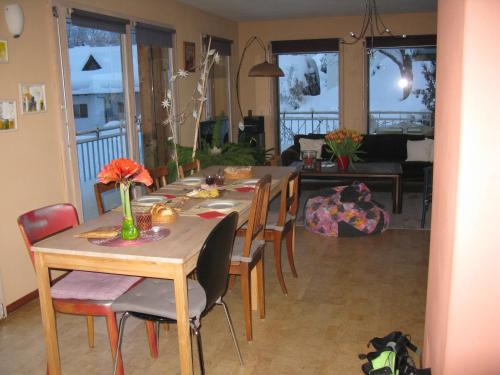 a dining table and chairs in a living room at Casa il Siemi in Luven