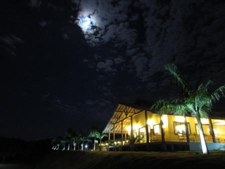 a building at night with a moon in the sky at Hotel Fazenda Topada in Baependi