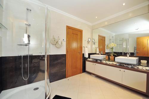 Vonios kambarys apgyvendinimo įstaigoje Cosy Bedrooms Guest House