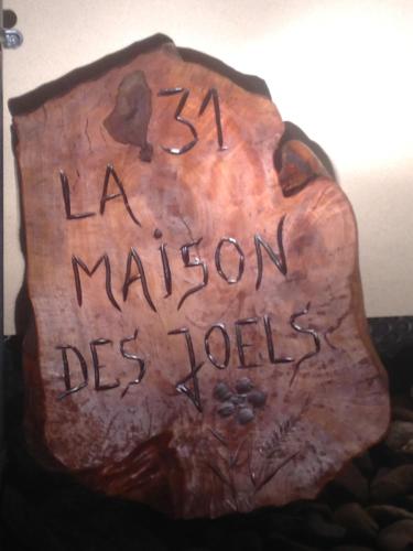 a wooden sign with the words kalam nation desolated at La Maison des Joel's in Schorbach