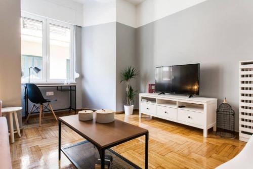 Chic and Cosy Flat in Plaka by UPSTREET