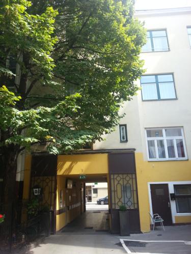 an entrance to a building with a yellow door at Appartement Hotel Marien-Hof in Vienna