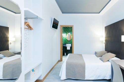 Una cama o camas en una habitación de Hostal Oriente