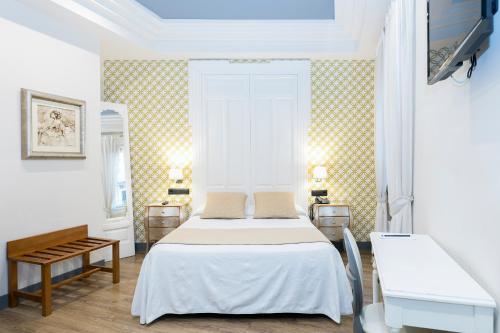Una cama o camas en una habitación de Hostal Oriente
