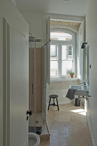 Update Urban Chic Flat in 19th Century Building 2 Bedrooms & 2 Bathrooms & AC Central Alfama District