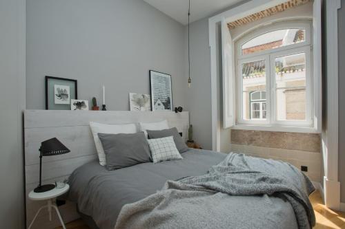 Update Urban Chic Flat in 19th Century Building 2 Bedrooms & 2 Bathrooms & AC Central Alfama District