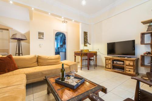 Family House next to Acropolis