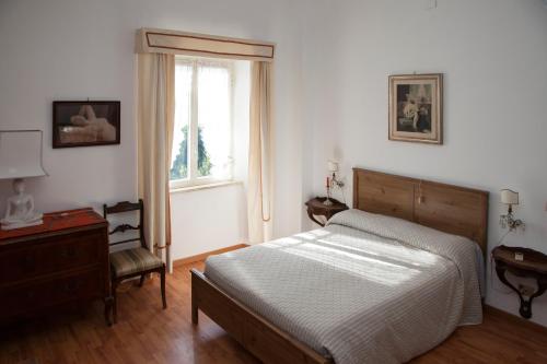 a bedroom with a bed and a dresser and a window at Poderi di Tragliatella in Tragliatella