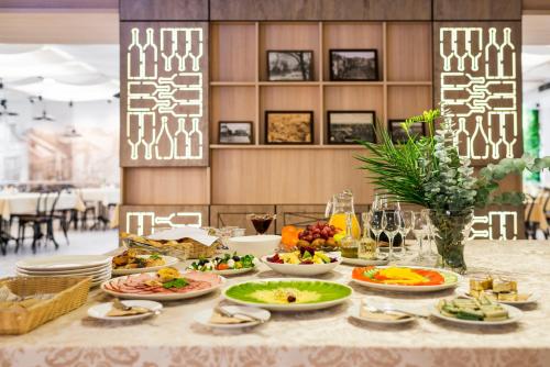 Comida en o cerca de este hotel