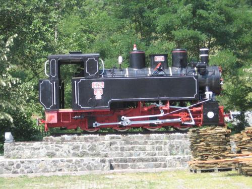 a train engine sitting on top of a stone wall at Apartman Draga in Mokra Gora