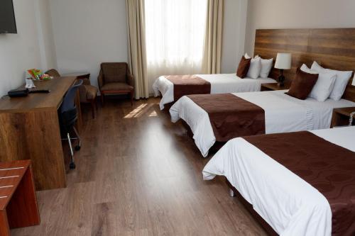 Postel nebo postele na pokoji v ubytování Hotel Nutibara
