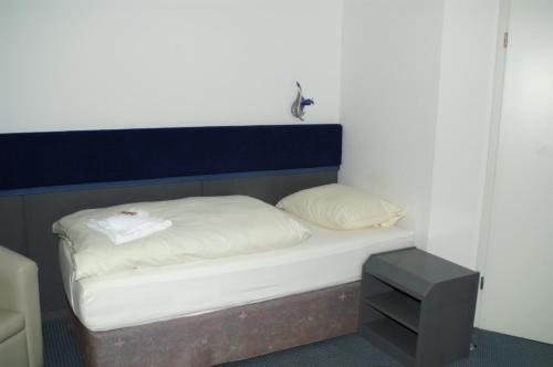 Cama o camas de una habitación en Hotel Strandpavillon