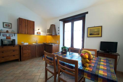 Virtuvė arba virtuvėlė apgyvendinimo įstaigoje Casa Il Leccino