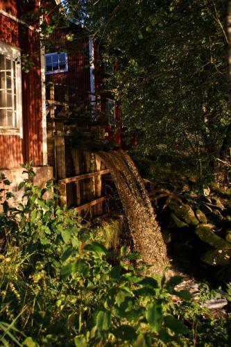 a small stone bridge in front of a house at Pärus Fors in Lapväärtti