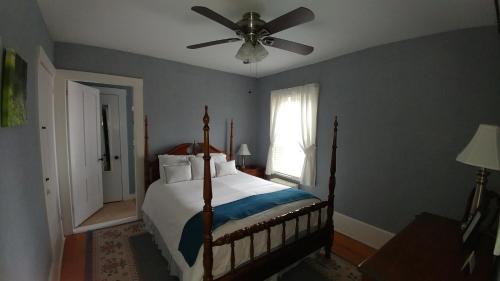 a bedroom with a bed and a ceiling fan at Benjamin Prescott Inn in Jaffrey