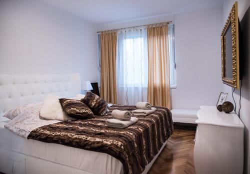 Postel nebo postele na pokoji v ubytování Đeni luxury apartment