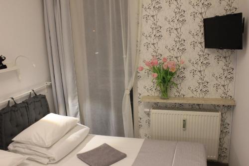 Ένα ή περισσότερα κρεβάτια σε δωμάτιο στο Kolorowa Guest Rooms