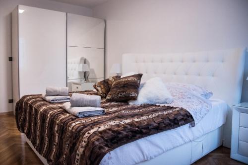Posteľ alebo postele v izbe v ubytovaní Đeni luxury apartment