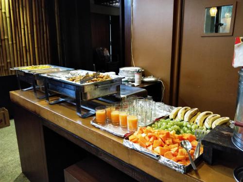 Comida en o cerca de este hotel