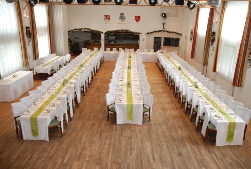 a row of tables and chairs in a banquet hall at Hotel Kuchlerwirt in Treffen