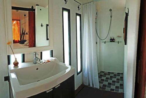 ห้องน้ำของ Vorona Resort
