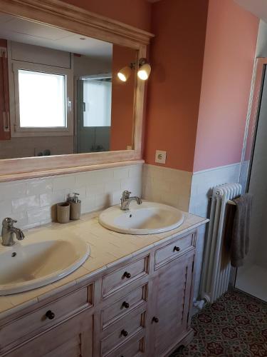 a bathroom with two sinks and a mirror at Casa Raval De Gracia C in Cambrils