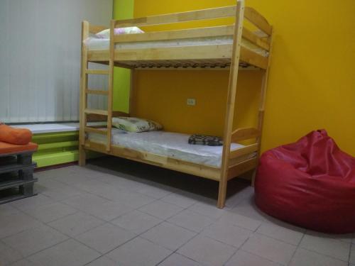 Postel nebo postele na pokoji v ubytování Yourhostel Дорогожичи