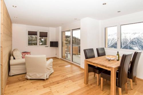 a dining room with a table and chairs at Chalet la cordée in Bettmeralp