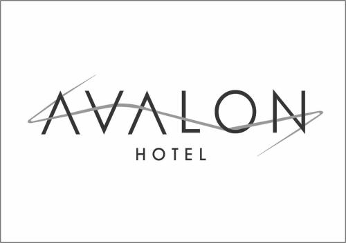 a logo for an avalon hotel at Hotel Avalon Maringá Econômico in Maringá