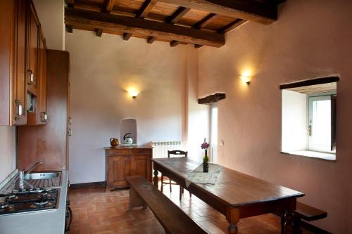 a kitchen with a wooden table in a room at Tenuta San Felice in Giano dellʼUmbria