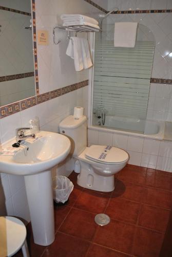 Ένα μπάνιο στο Hostal La Andaluza