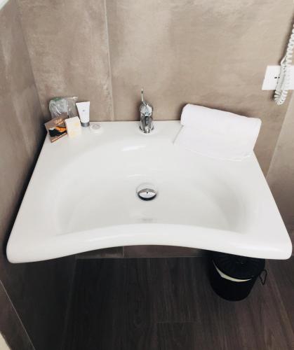 a white sink in a bathroom with at Pove 2.4 Hotel in Pove del Grappa