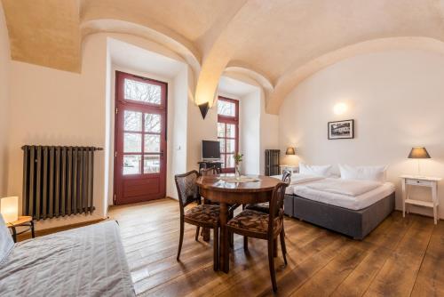 a bedroom with a bed and a table in a room at HolidayPark Mlázovy in Kolinec